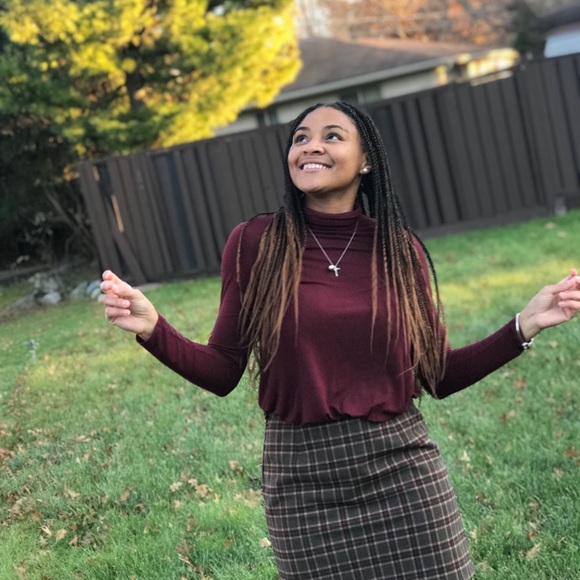 Meet your Posher, Elizabeth - Picture 3 of 3